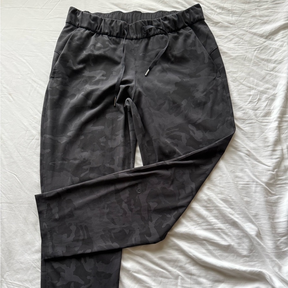 Women’s Lululemon Keep Moving Deep Coal Camo 7/8 Joggers High-Rise Sz. 8
